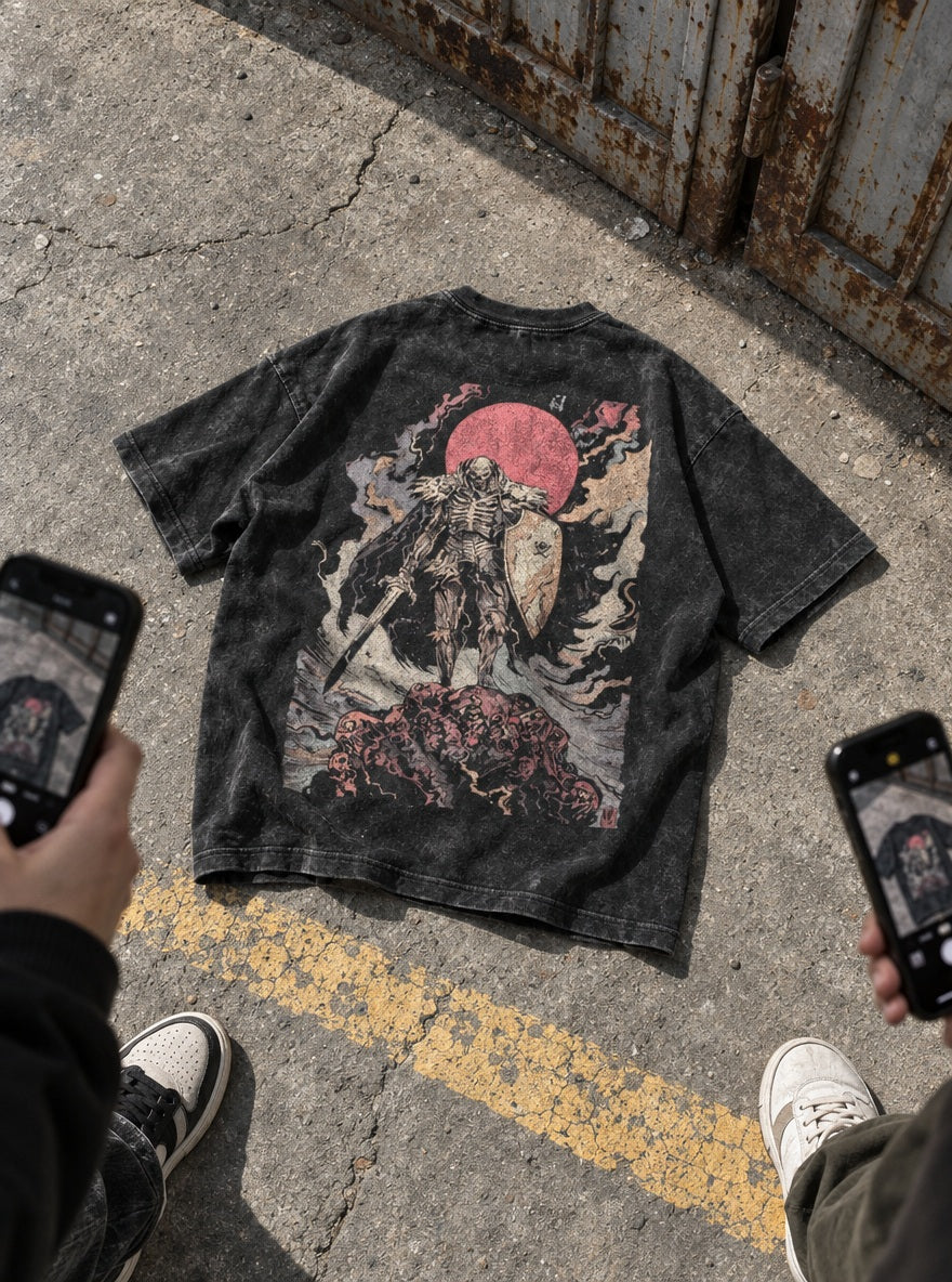 Skull Knight Sunset – T-Shirt – flat-lay | Berserk