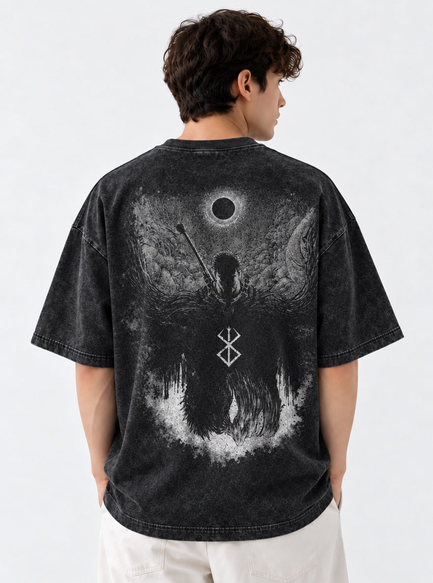 Black Sun Silhouette – T-Shirt – model shot | Berserk